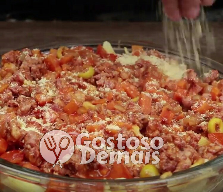 Macarrão com Ragu de Linguiça